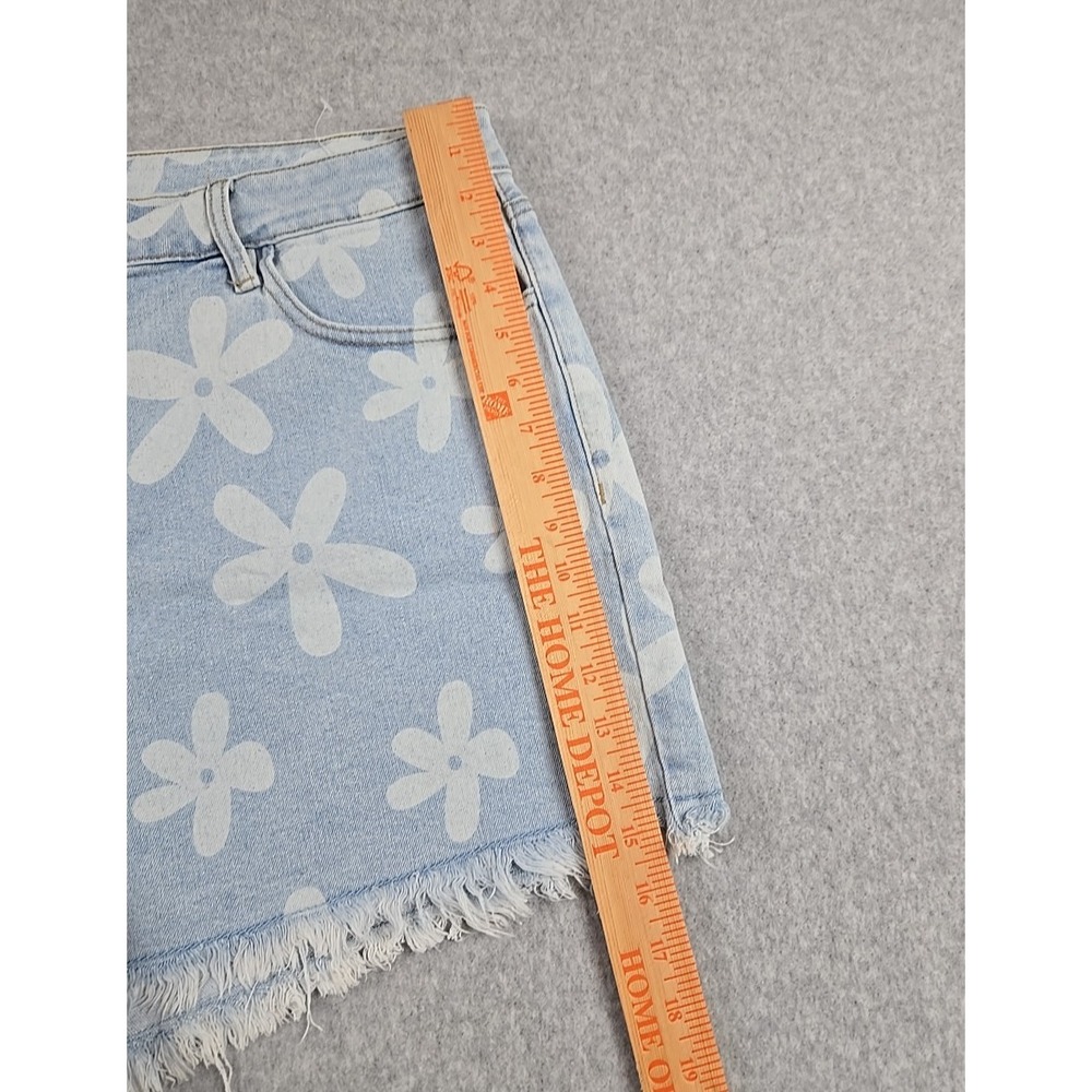 Rue 21 Womens Size 24 Denim High Rise Cut Off Jean Shorts Blue Flower Print NWT - Picture 4 of 6